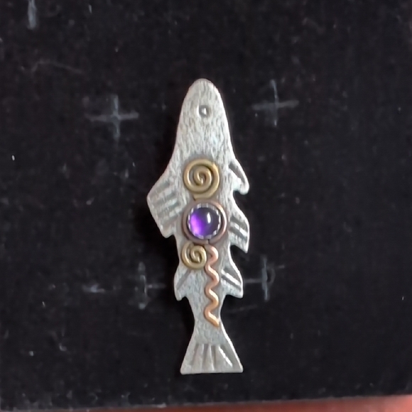 Sterling Silver Artisan Brooch with Purple Gem - Picture 5 of 5